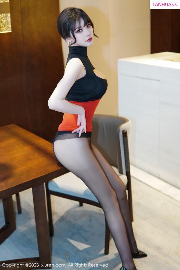   [XiuRen]高清写真图 2023.01.03 No.6075 桃桃子_ 短裙美臀第27张图片